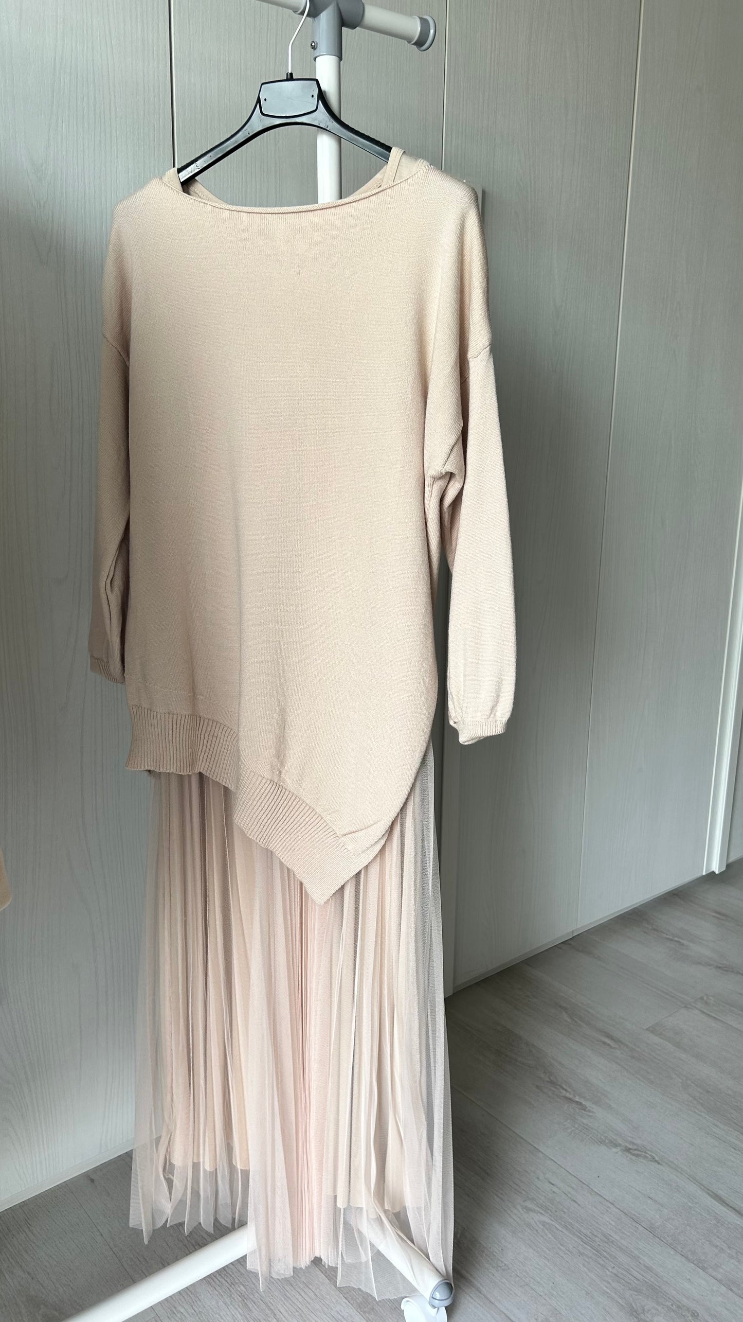 Completo vestito tulle e pullover oversize