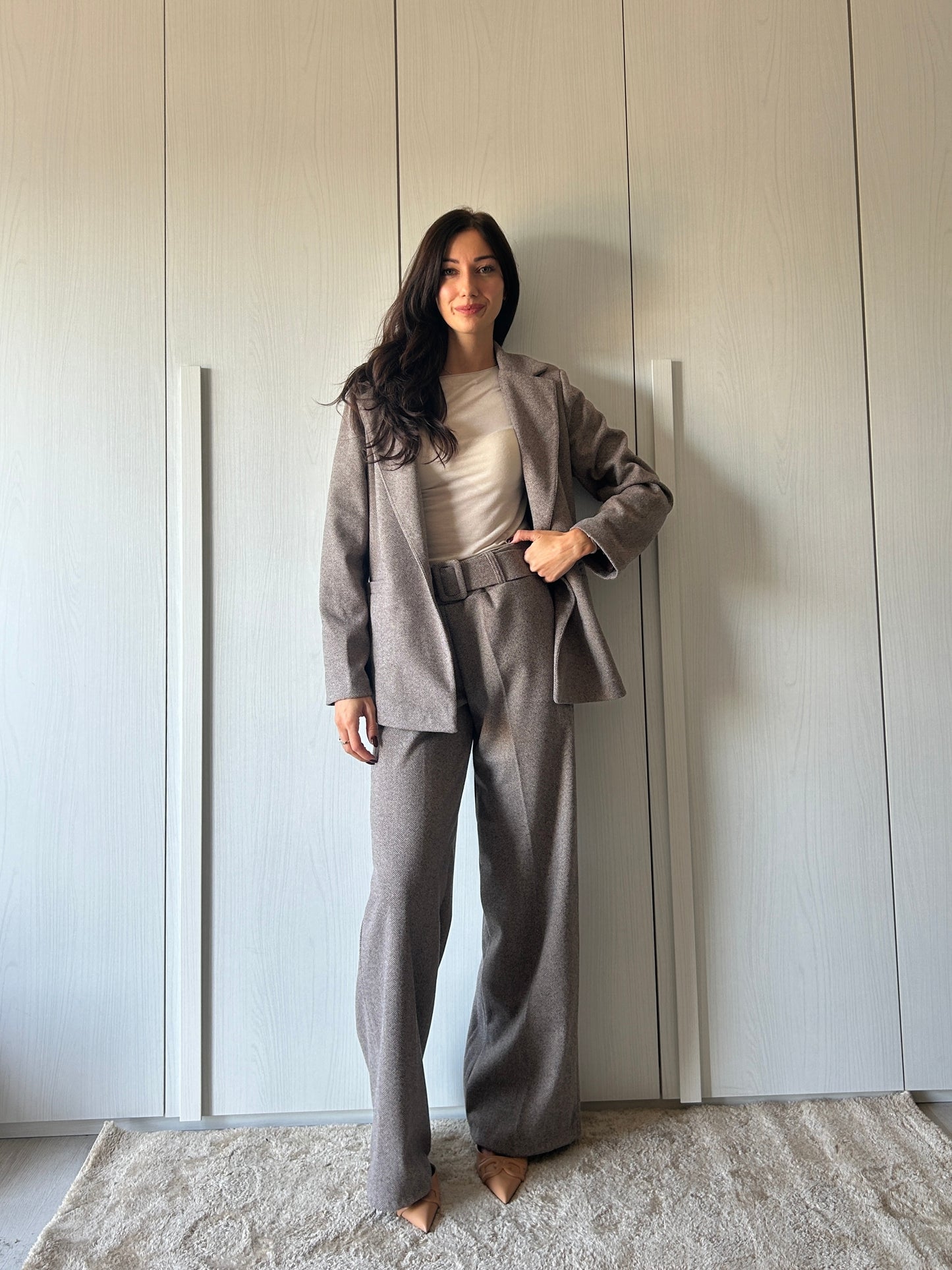 Tailleur giacca e pantalone a palazzo